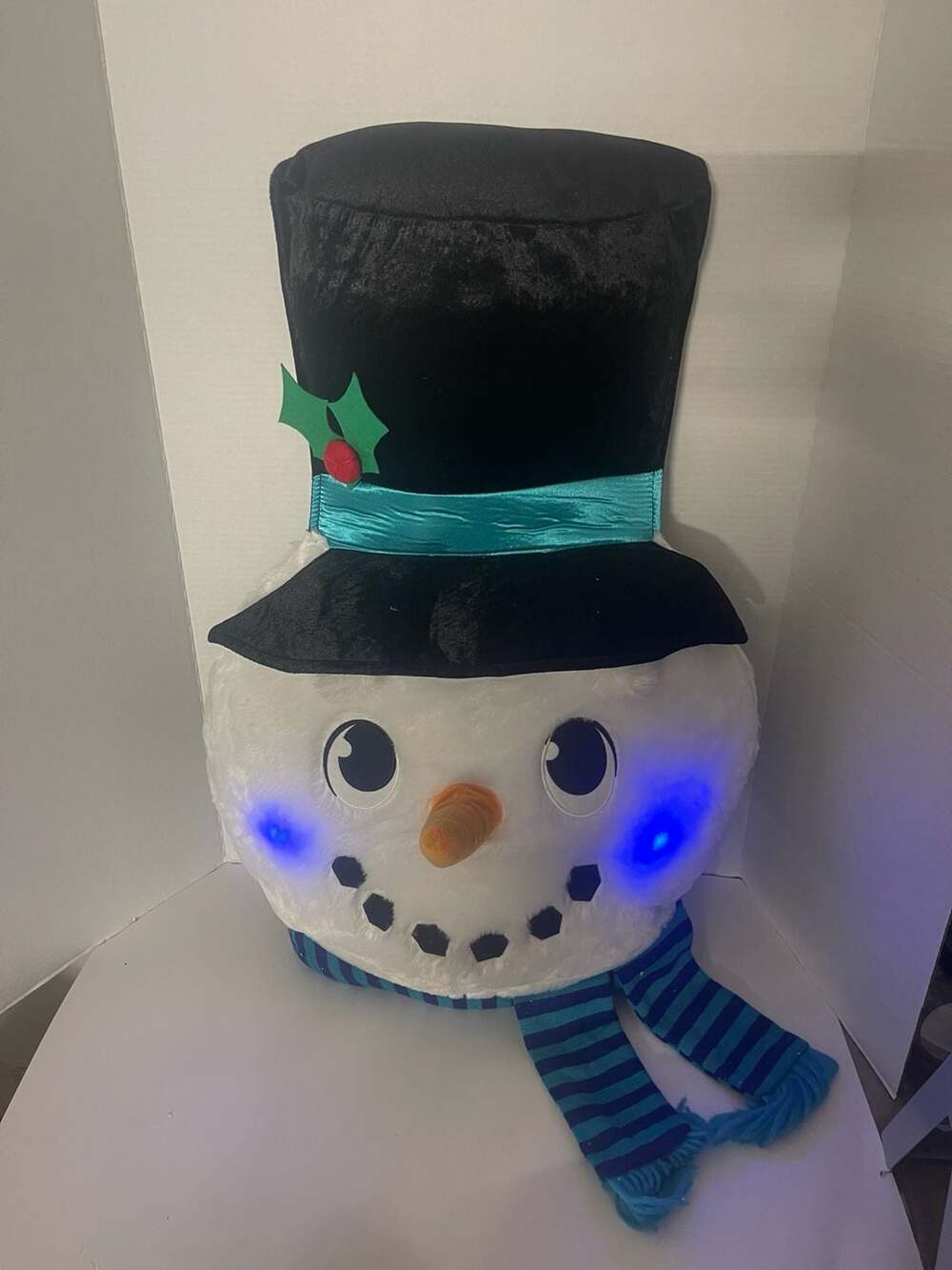 Gemmy Animated Light Up Snowman Holiday Wall Hanging Plush Decoration